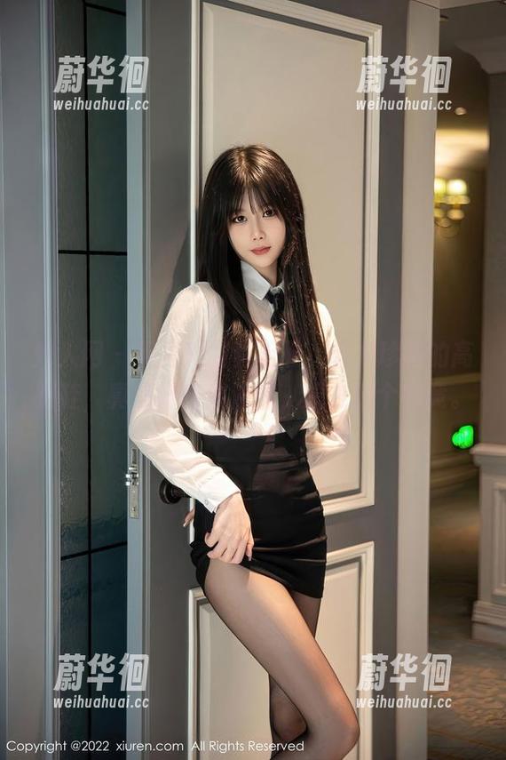 秀人网-金允珍呐 秀人网 - 无圣光的真相下,金允珍呐的高跟鞋,真是好奇心满满,想去探个究竟。
