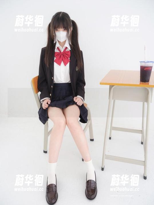紧急企划-小枫 紧急企划 - 小枫穿着体操服的样子,图片看得我不禁想起了小时候的体能课。