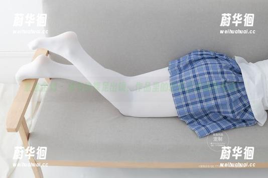 紧急企划 - 林书辞裸足出镜，作品里的轻松正好流露无遗。