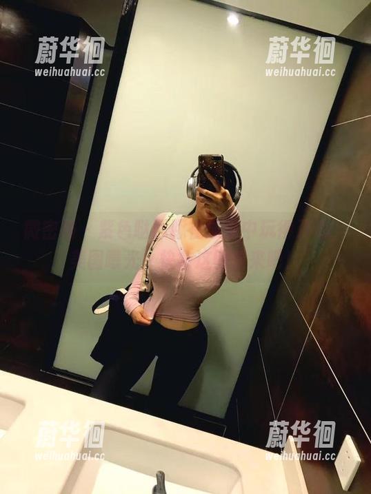 紫色哒豚豚 微密圈 - 紫色哒豚豚在泳池中玩得开心,美图曝光!快拿这图集来吧!