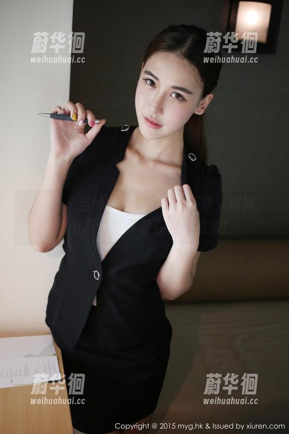 美媛馆-Manuela玛鲁娜 美媛馆 - 当Manuela玛鲁娜穿上旗袍,整个高清世界都在为她鼓掌!