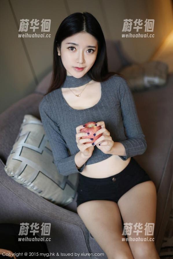 美媛馆-徐小宝Jessie 美媛馆 - 看着徐小宝Jessie的黑色,好像在和沉静的夜晚对话,迷失在暗藏的气息里。