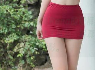 花漾show – 小海臀Rena的短裤乱舞，原图被调皮的风偷走了色彩，写真成了梦的浮影。