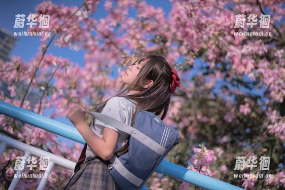 萌芽儿o0的浴室黑丝：在线紧绷中的超现实写真