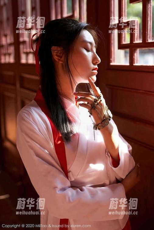 蜜桃社-韵莉娜VANILLA 蜜桃社 - 定制图集承载了韵莉娜VANILLA的清纯气质,偶尔想起,难道关键不在这里吗…?