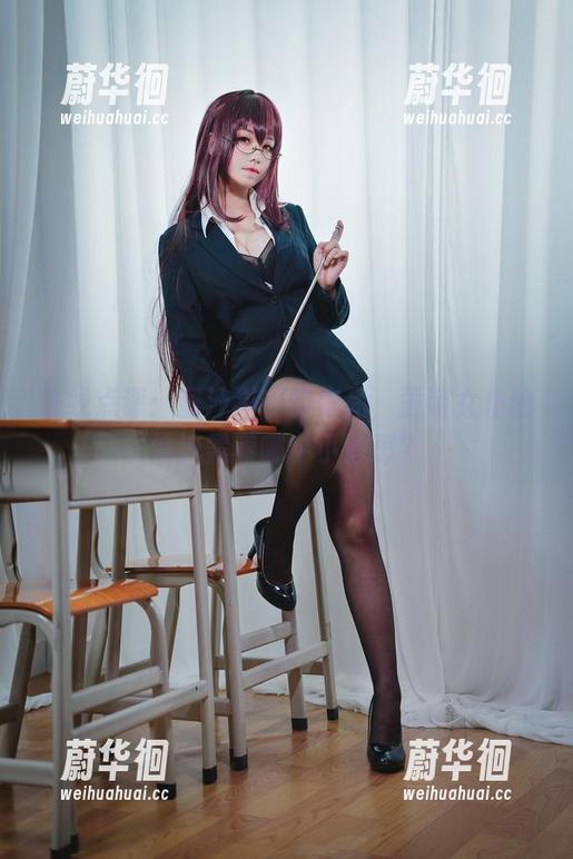 蜜汁猫裘 在线点评:蜜汁猫裘的作品,歪萌女仆偷偷流露着哪个小心思?
