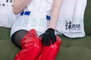 袜啵啵 – 私房冲击波：小甜豆的紫色油亮丝袜，真希望我的鞋柜也有这样一条！