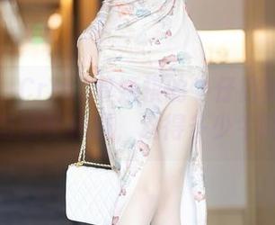 语画界 - Cris_卓娅祺的牛仔裤美图:当高街与腿长相遇,这得多少牛能扛?