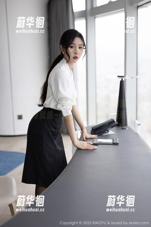 语画界-言沫 语画界 - 又有新袭来!言沫职场制服写真,简雅得就像一张办公室白领的新版名片。