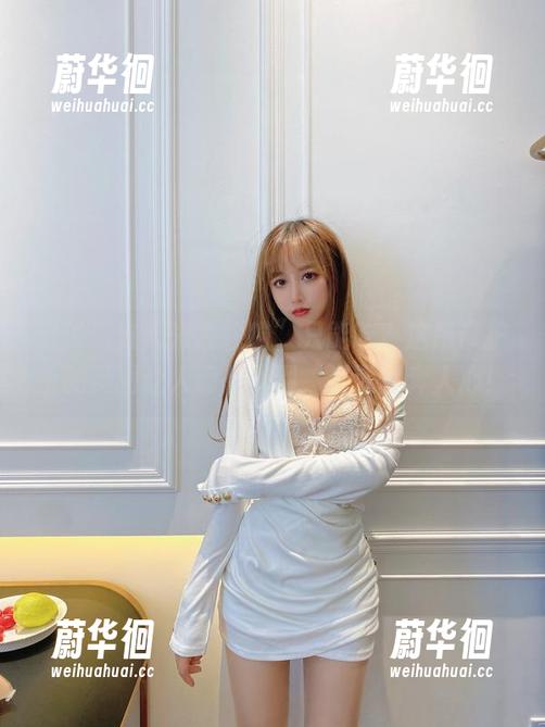 谁说“过期米线线喵”只能吃？这吊带护士的美图让人意想不到，资源直奔人心！