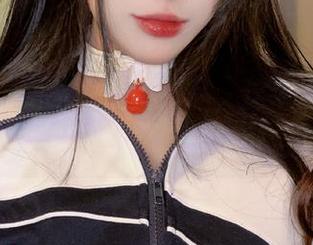 阿九从不咕咕的最新作品,这个竞泳的姿态让人想到了…水下的巨型金鱼?!