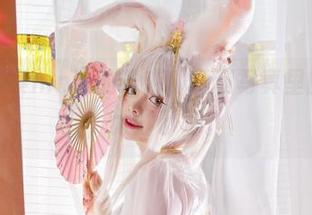 来自阿寨寨ninja的诱惑，福利写真里的吊带袜，太妙了吧。