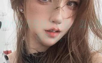 阿薰kaOri女友在线？没错，怎么看都像是画中人。