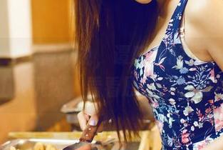 青豆客 – 不得不说，谭晓彤的纯白造型有点让人沉迷，看看原图你就明白。