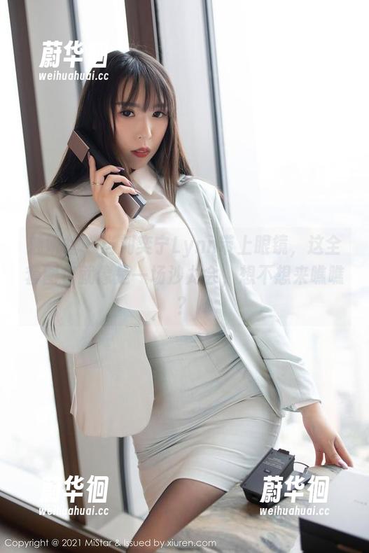 魅妍社-刘奕宁Lynn 魅妍社 - 当刘奕宁Lynn带上眼镜,这全套图包就像是一场沙龙会,想不想来瞧瞧?
