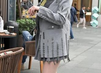 魔镜街拍 - 午后的诱惑，高清套图呈现婷婷的灰裙OL风范