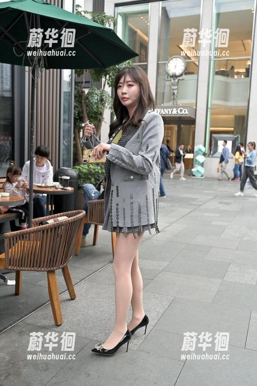 魔镜街拍-婷婷 魔镜街拍 - 午后的诱惑,高清套图呈现婷婷的灰裙OL风范