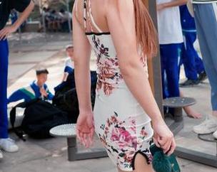 魔镜街拍 - 婷婷白色吊带连衣裙-一组馆藏级美腿图库